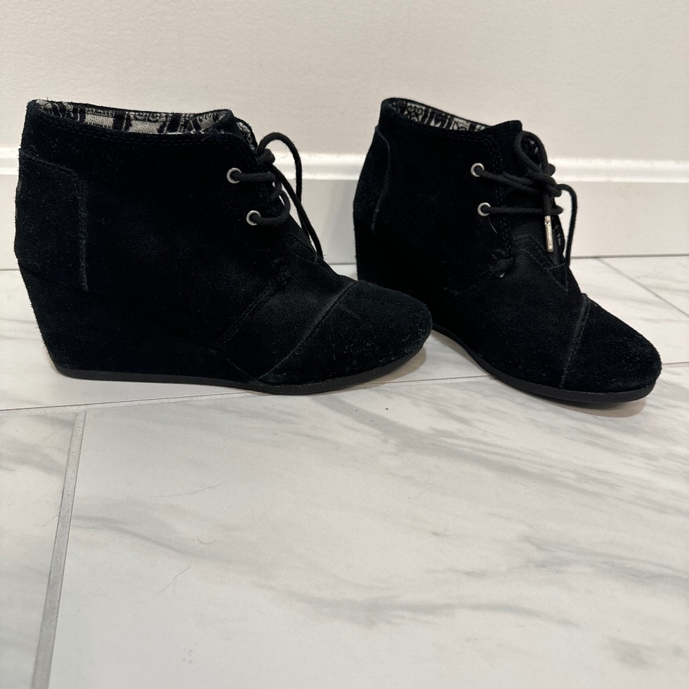 Tom’s booties
